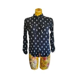 Forever 21 Essentials top button down long sleeve SMALL